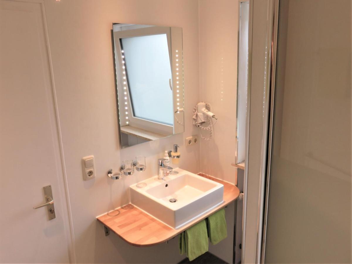 Apartment Weiß, Sandra Weiß *