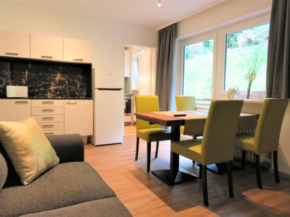 Apartment Weiß, Sandra Weiß *