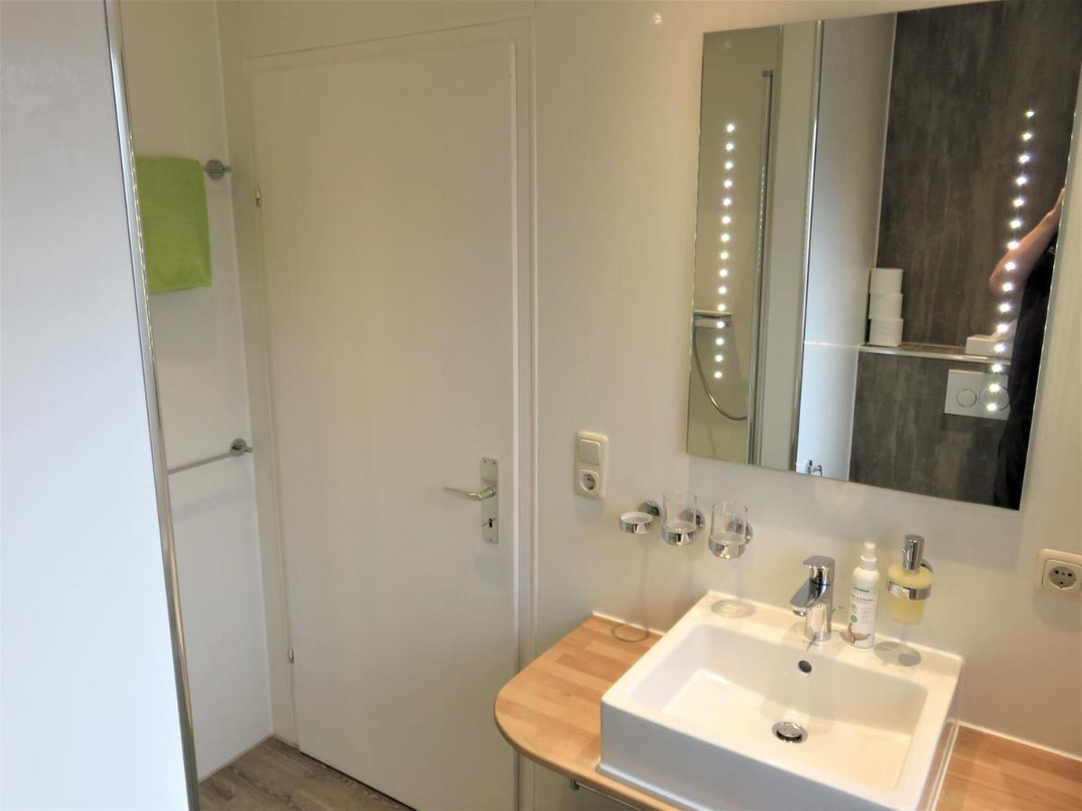 Apartment Weiß, Sandra Weiß *