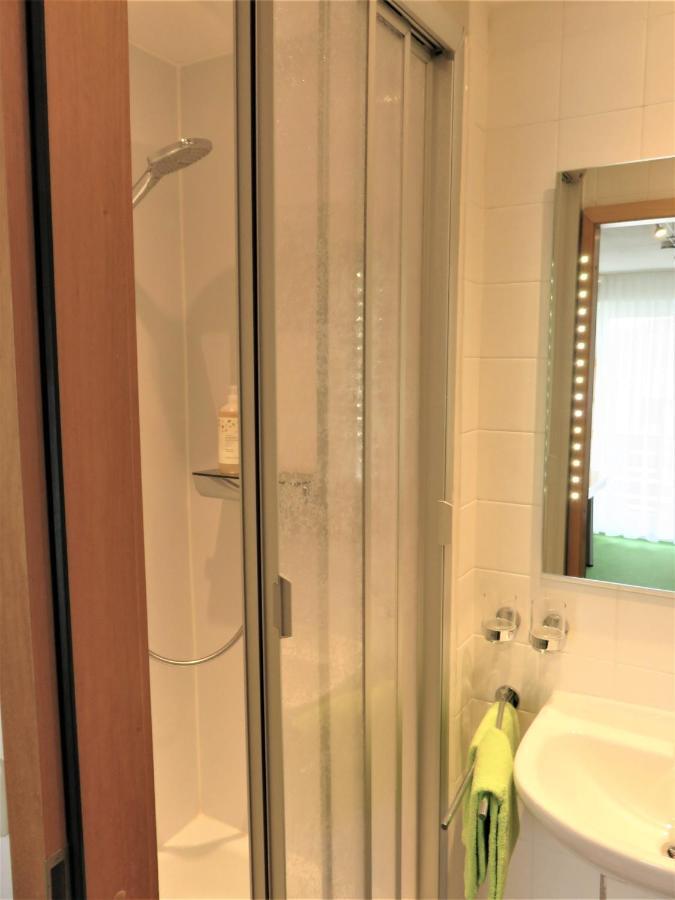 Apartment Weiß, Sandra Weiß